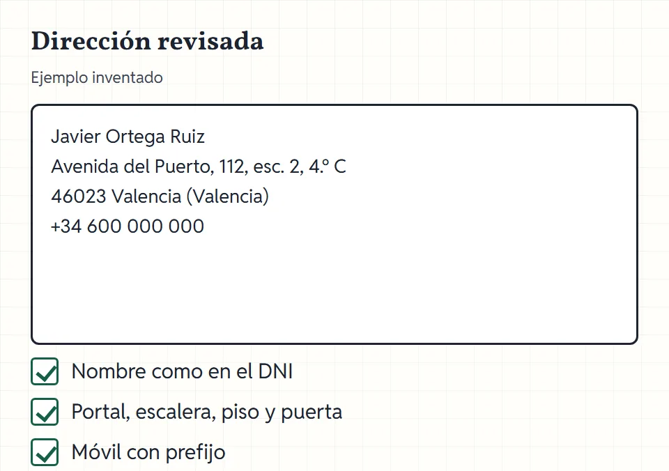 Formulario de dirección rellenado con un ejemplo inventado en Valencia, con cada campo marcado como revisado.